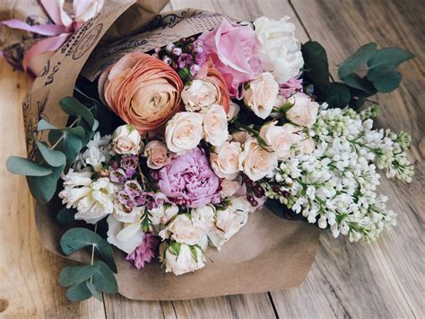 Sending flowers to france from uk Plus, with free next day delivery via Royal Mail's Tracked service, you'll be able to surprise someone with long-lasting flowers quickly, easily and affordably